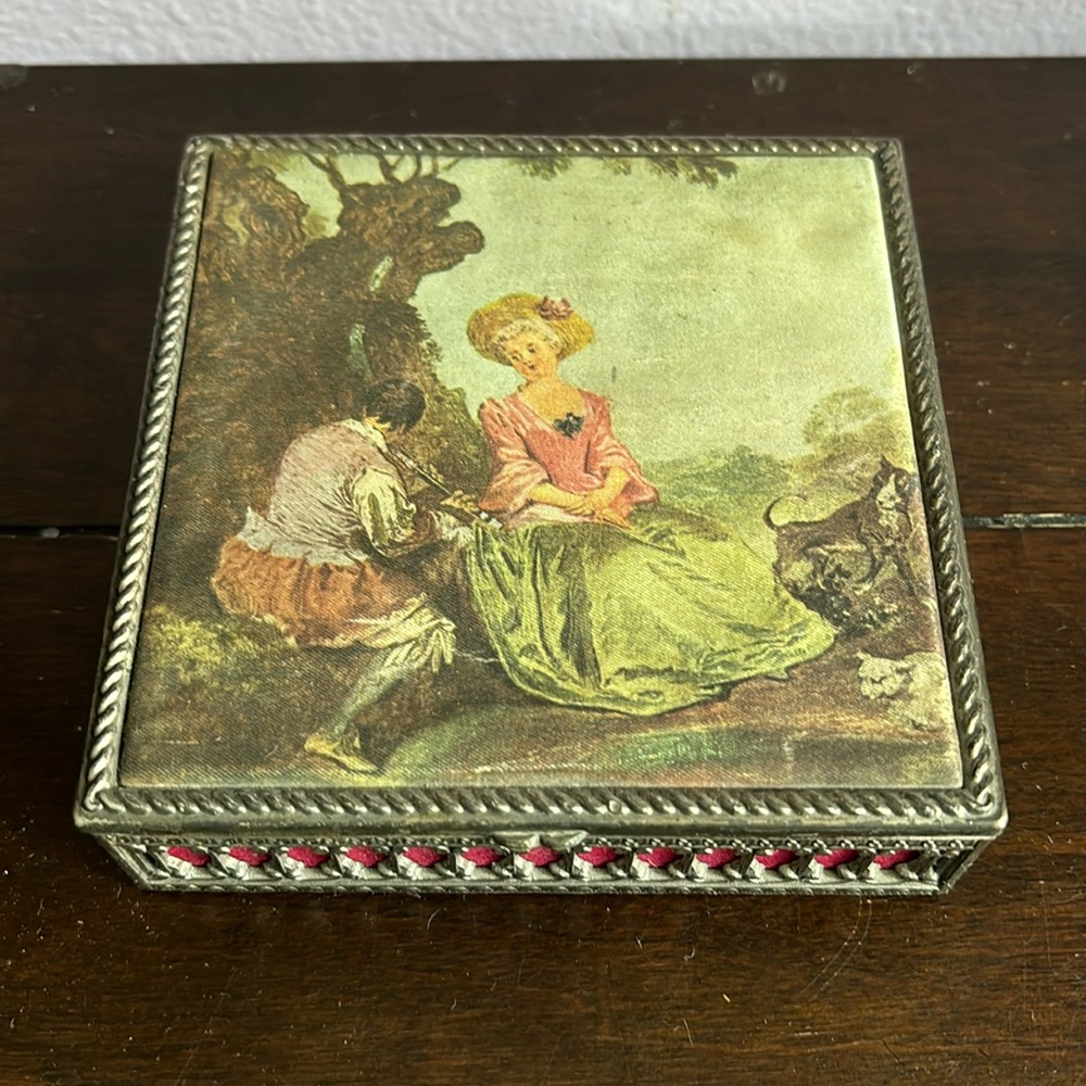 Vintage Les Amusements Champetes By Watteau #1887 Trinket Jewelry Box 4.75”